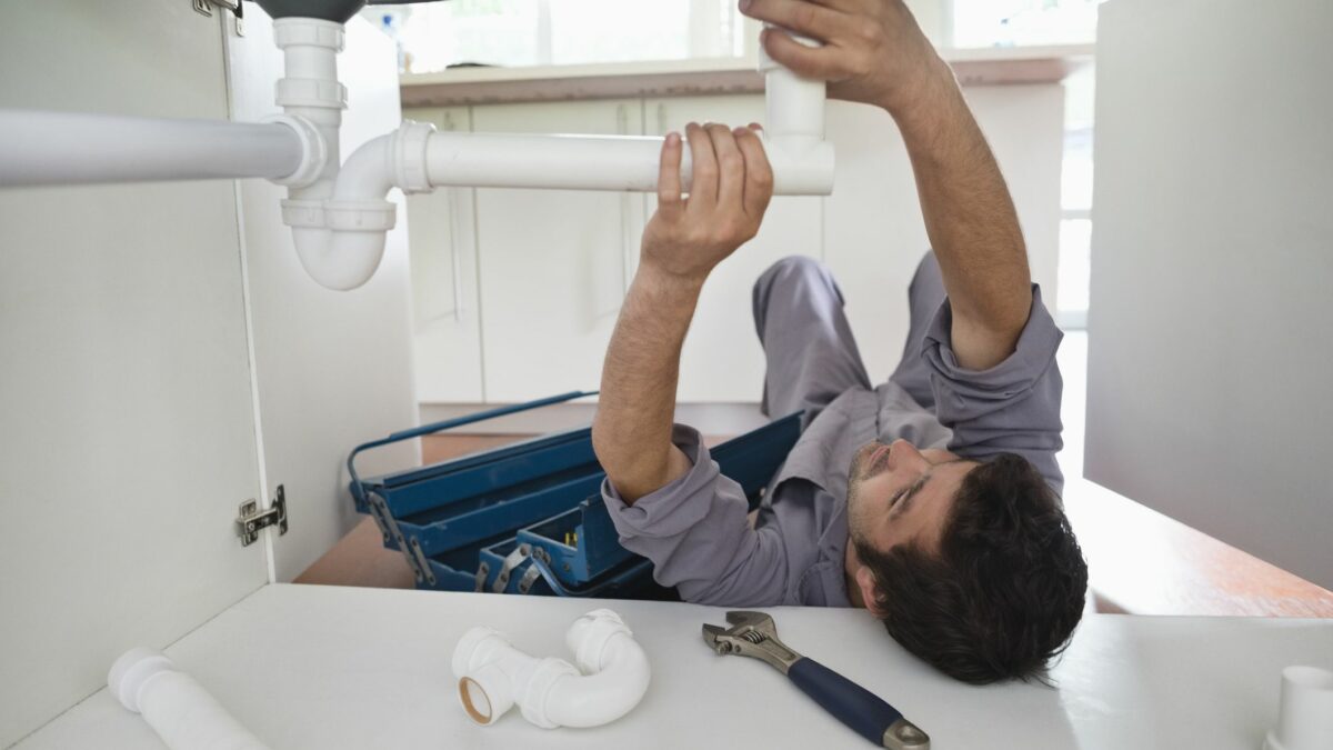 Guide To Determining A Clogged Sink Royal Plumbing LA